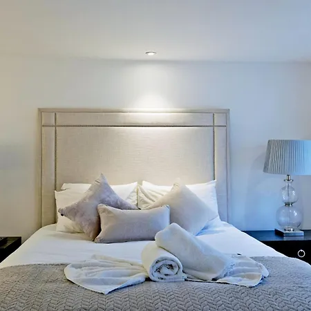 Imperial Victoria Square Apartment London Exterior photo