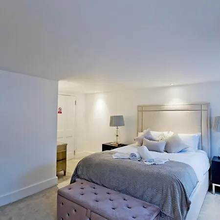 Imperial Victoria Square Apartment London Exterior photo