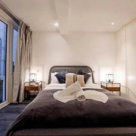Imperial Victoria Square Apartment London Exterior photo