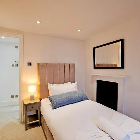 Imperial Victoria Square Apartment London Exterior photo