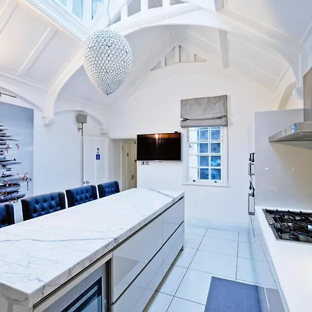 Imperial Victoria Square Apartment London Exterior photo