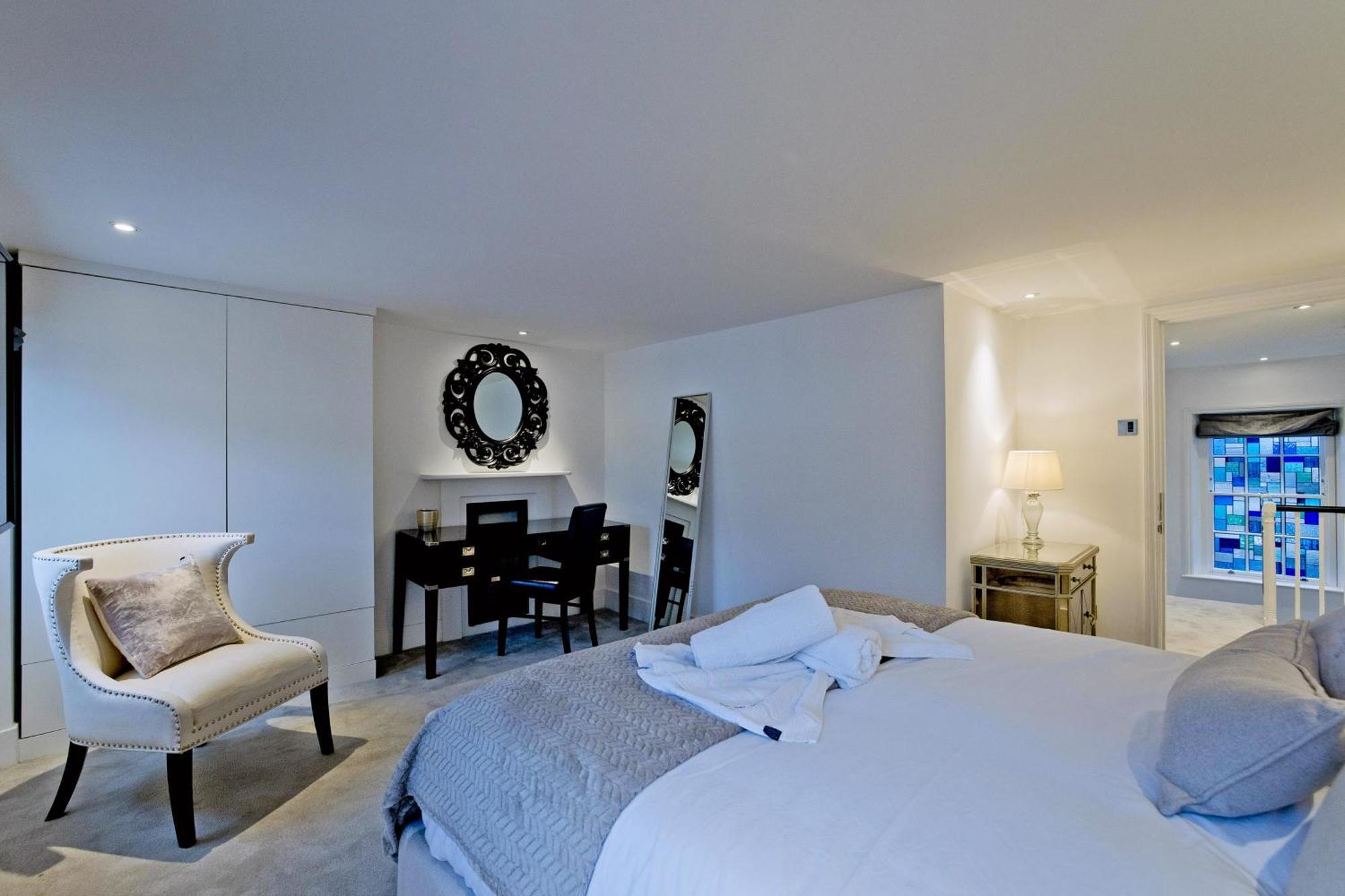 Imperial Victoria Square Homestay London