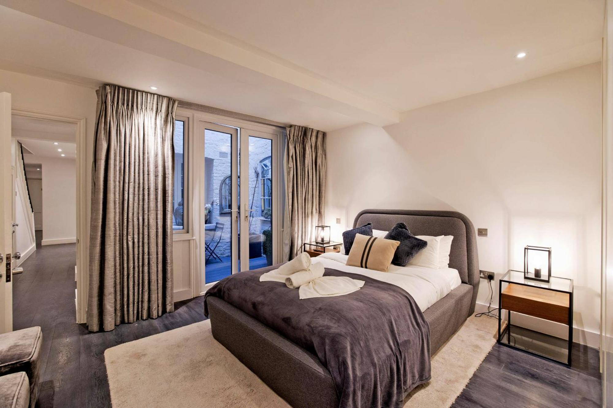 Imperial Victoria Square Homestay *