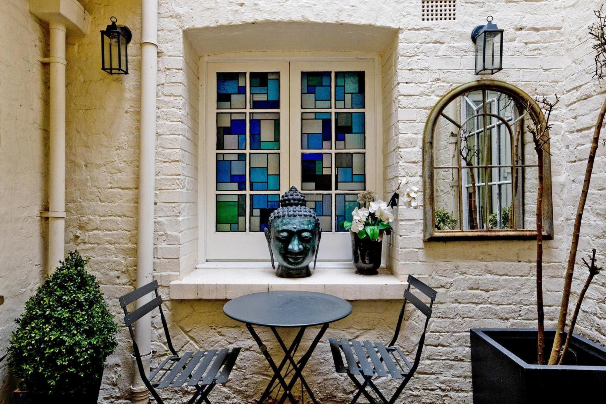 Imperial Victoria Square Homestay *