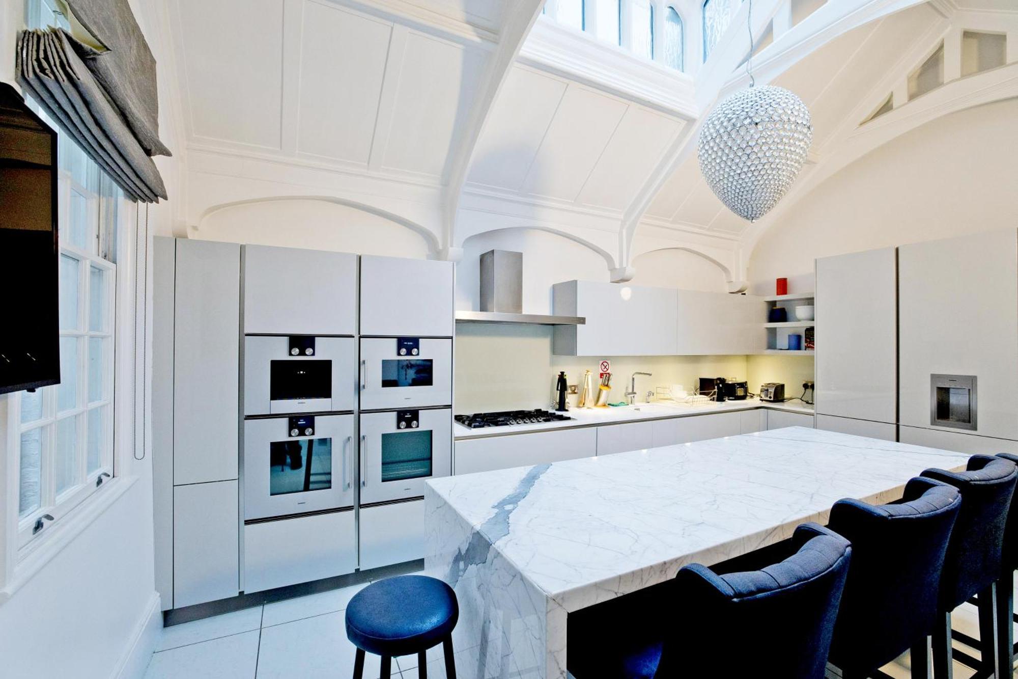 Imperial Victoria Square Homestay *