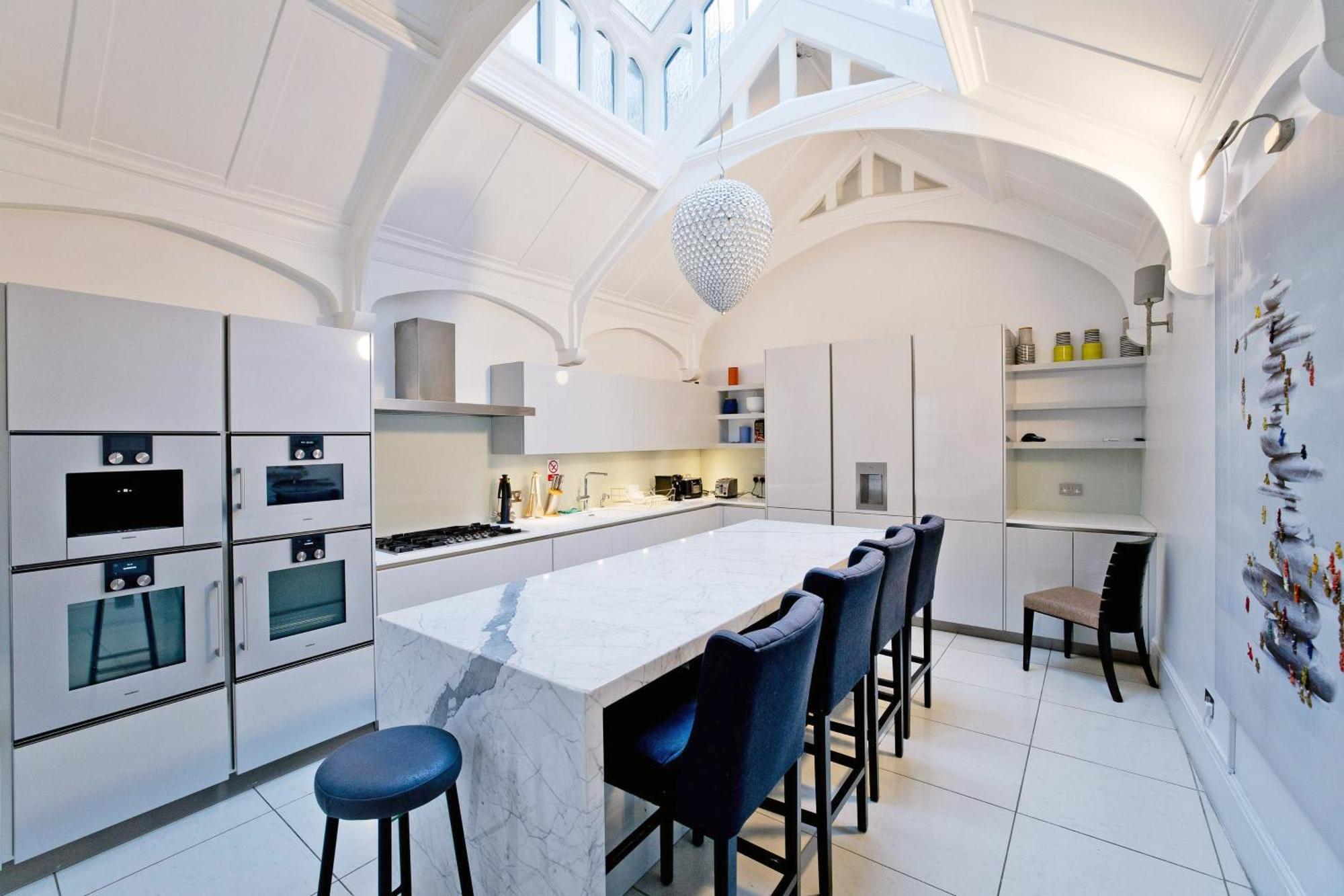 Imperial Victoria Square Homestay London